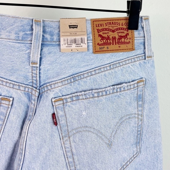 NWT Levi’s 501 High Rise Distressed Skinny Jeans in Ojai Snow - Picture 8 of 10